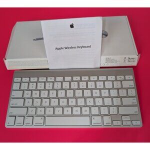 Apple A1314 (MC184LL/A) Wireless Keyboard - Silver